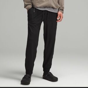 Like New Lululemon Men’s ABC Jogger